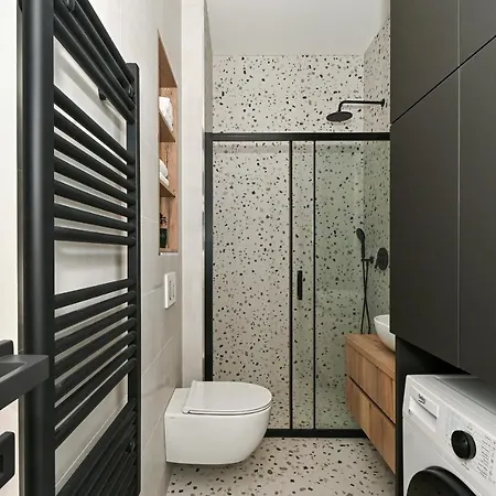 Steps From Palace & Riva - Old Town Pine *