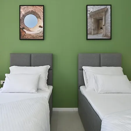 Steps From Palace & Riva - Old Town Pine Split