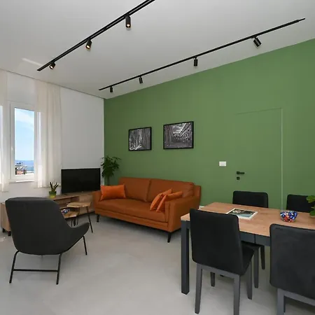 Steps From Palace & Riva - Old Town Pine Lejlighed Split