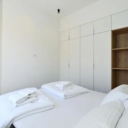 Steps From Palace & Riva - Old Town Pine