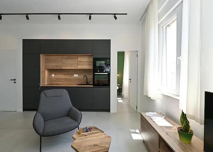 Steps From Palace & Riva - Old Town Pine Split