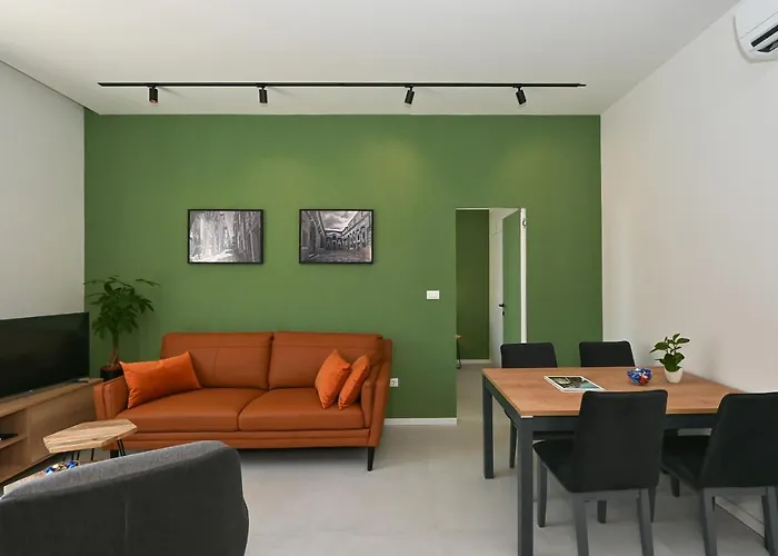 Steps From Palace & Riva - Old Town Pine Split