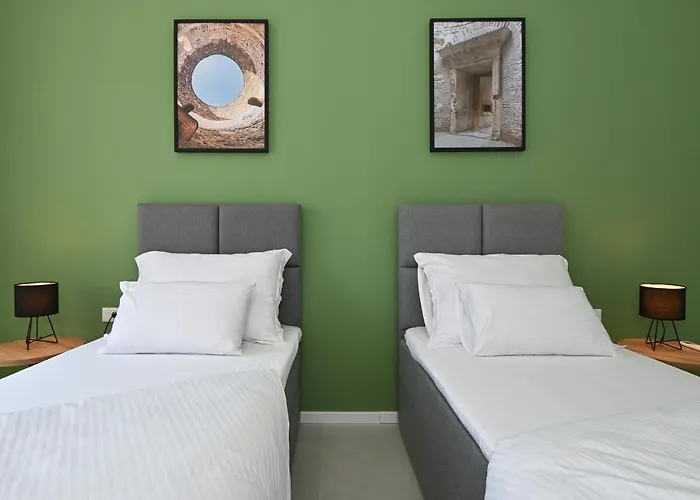 Steps From Palace & Riva - Old Town Pine Split